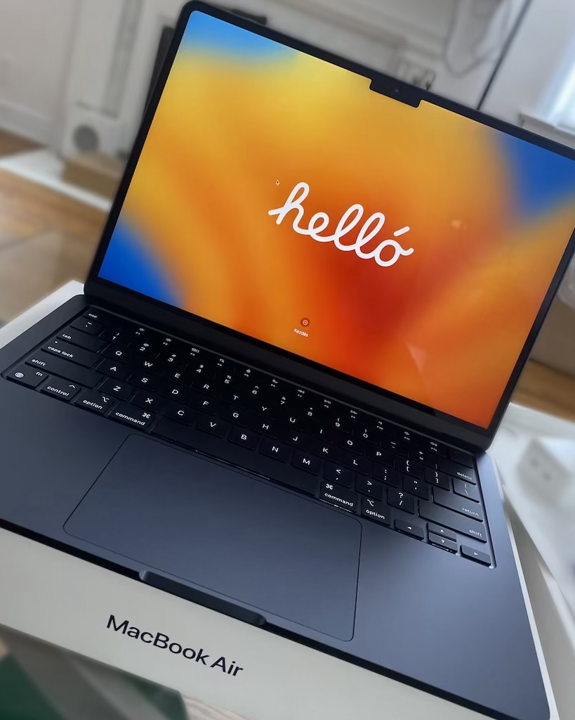 MacBook Air M2 (Base Model)